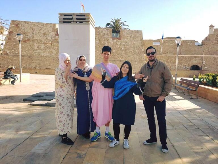Un grupo de alumnos muestran la riqueza cultural melillense