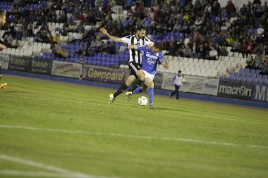En esta acción, el Melilla solicitó el primer penalti, por un derribo de un defensor de la Balona a Nacho Aznar