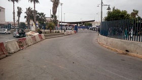 Estado del acceso de vehículos de Melilla a Marruecos ayer dado que los vehículos que entraban se daban la vuelta para intentar cruzar por otro paso fronterizo