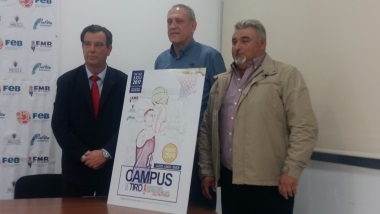 Antonio Miranda, Josep María Margall y Javier Almansa posando junto al cartel promocional