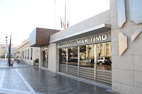 Fachada principal del Real Club Marítimo de Melilla