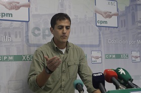 El diputado de CPM, Rachid Bussian, en rueda de prensa