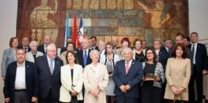 Foto de familia de los homenajeados en 2017