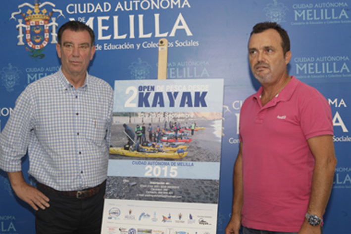 Antonio Miranda, consejero de Deportes; y Rafael Esteller, presidente del C.D. Peskayak Melilla