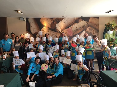 Alumnos del Anselmo Pardo visitaron ayer las cocinas del centro