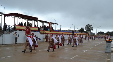 Desfile ante los asistentes