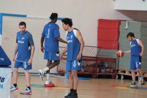 La plantillla del Melilla Baloncesto, centrada en la vital cita de Burgos