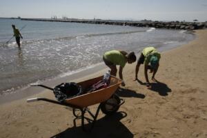 El único contrato que falta por adjudicar es el de limpieza de los primeros metros de la orilla