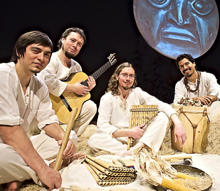 En la imagen, el grupo de Chile y Perú que actuará en Melilla