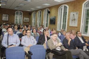 El público llenó por completo el Aula 10 del Centro UNED de Melilla