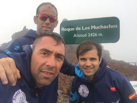Miguel Zarco, Fali Alcaide y Omar Dris, en uno de los puntos por donde transitará la carrera