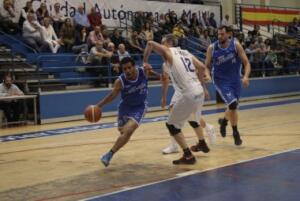 Alfredo Ott, en una acción de tercer y último encuentro de la eliminatoria