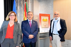 Con el presidente de la casa regional, José Antonio García - Pezzi (centro)