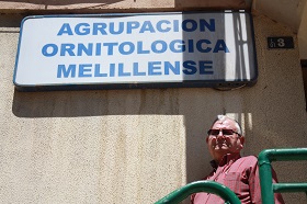 Juan Imbroda Manzanares, ante la sede de la Agrupación
