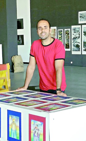 Salah Mohamed, en la exposición en el Muelle Uno de Málaga