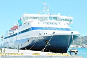 El Nissos Chios, de Baleària, atracado en el puerto de Motril
