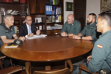 El Barkani recibió a los cuatro agentes junto al coronel Antonio Sierras