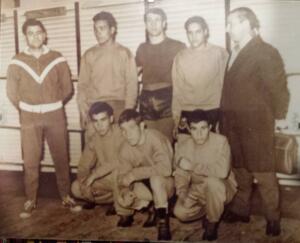 El Boxeador Pedro La Torre agachado en el centro Presidente de la F.M.B - Foto 1975