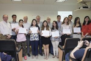 Los diez ganadores con los profesores y autoridades