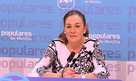 La secretaria de Comunicación del PP local, Cristina Rivas, ayer en su rueda de prensa