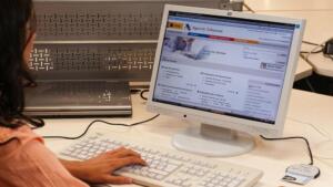 Los contribuyentes pueden hacer la declaración de la renta de forma presencial en las Torres del V Centenario