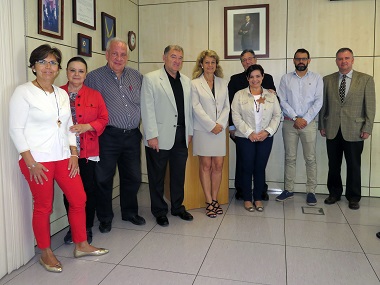 La subdirectora general de Asistencia Sanitaria del Ingesa, María Elisa Perlado del Campo, recorrió el centro de salud de la Zona Norte (Cabrerizas)