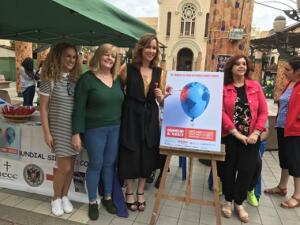 La consejera junto a representantes de la AECC y de la Consejería