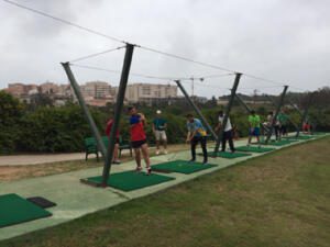 Los alumnos visitaron el campo de prácticas y recibieron el bautismo de golf