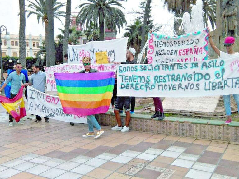 Imagen de archivo de una concentración en la que solicitantes de asilo pedían salir de Melilla