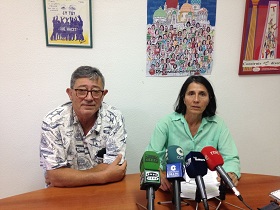 La presidenta de Guelaya, Rosa González, junto a José Cabo
