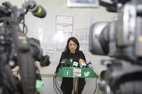 La diputada de Coalición por Melilla, Dunia Almansouri, critica las restricciones en la frontera