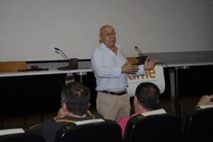 El encuentro entre los responsables de AUME y afectados se realizó en el Palacio de Congresos