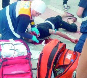 El herido, un hombre de 41 años, está fuera de peligro después de que el corte no alcanzara órganos vitales