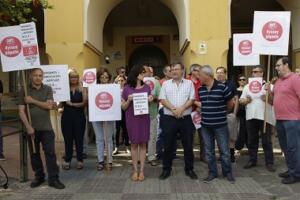 Los miembros de UGT Melilla se manifestaron a las puertas del sindicato