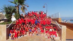 Foto de familia de los equipos del Club Marítimo de Melilla