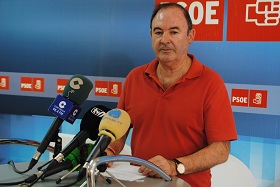 El socialista Francisco Vizcaíno en rueda de prensa