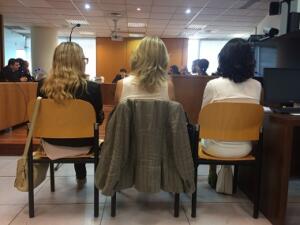 Ayer fue el turno de las conclusiones de la defensa. En la imagen, la ex consejera María Antonia Garbín sentada en el banquillo de los acusados junto a dos funcionarias