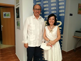 El Barkani, con la directora de la Cadena Ser, Toñy Ramos