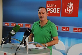 El dirigente socialista Francisco Vizcaino en rueda de prensa