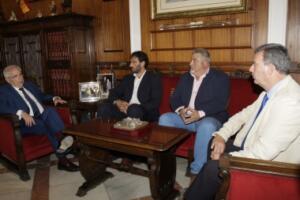 Juan José Imbroda, Jorge Garbajosa, Javier Almansa y Antonio Miranda, durante el encuentro de ayer en el despacho de presidencia