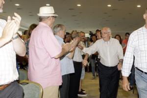 Imbroda, en su entrada al salón donde se celebró el mitin