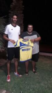 Carlos Amate, vicepresidente de la entidad, posando junto a Mimon Mohand, ex jugador del InterGym Melilla