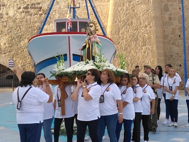 Las Damas del Carmen portaron a hombros la imagen de la Virgen
