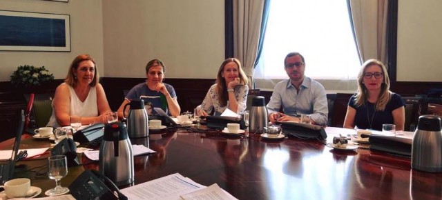 La diputada por Melilla, Mª C. Dueñas (a la derecha), ha formado parte del equipo negociador del PP
