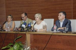 El delegado del Gobierno envió un cariñoso saludo a la directora territorial del Imserso en Melilla, Isabel Quesada