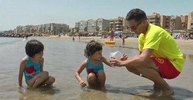 La campaña se desarrollará durante toda esta semana en las playas de Melilla