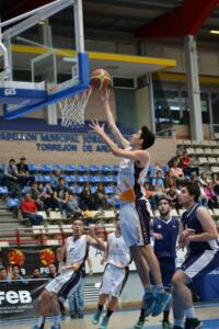 Nacho Giráldez destaca por su rapidez y elegancia en la cancha de juego