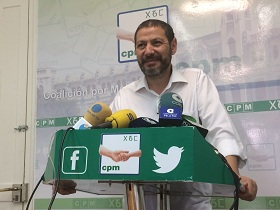 El presidente de Coalición por Melilla (CPM), Mustafa Aberchán, en rueda de prensa