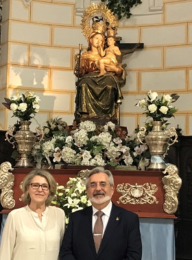 Carlos Rubiales junto a la hermana mayor de la Congregación de la Victoria y la Patrona de Melilla