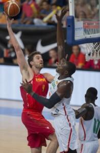 Pau Gasol se mostró superior bajo los tableros